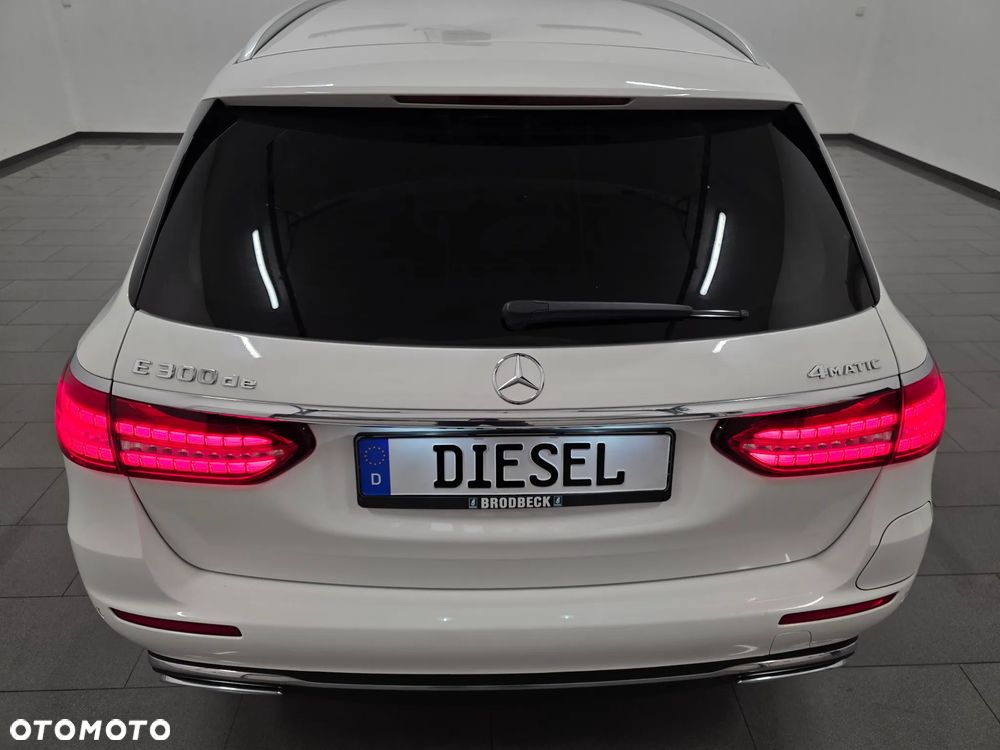 Mercedes-Benz Klasa E 300 de 4-Matic Exclusive - 37