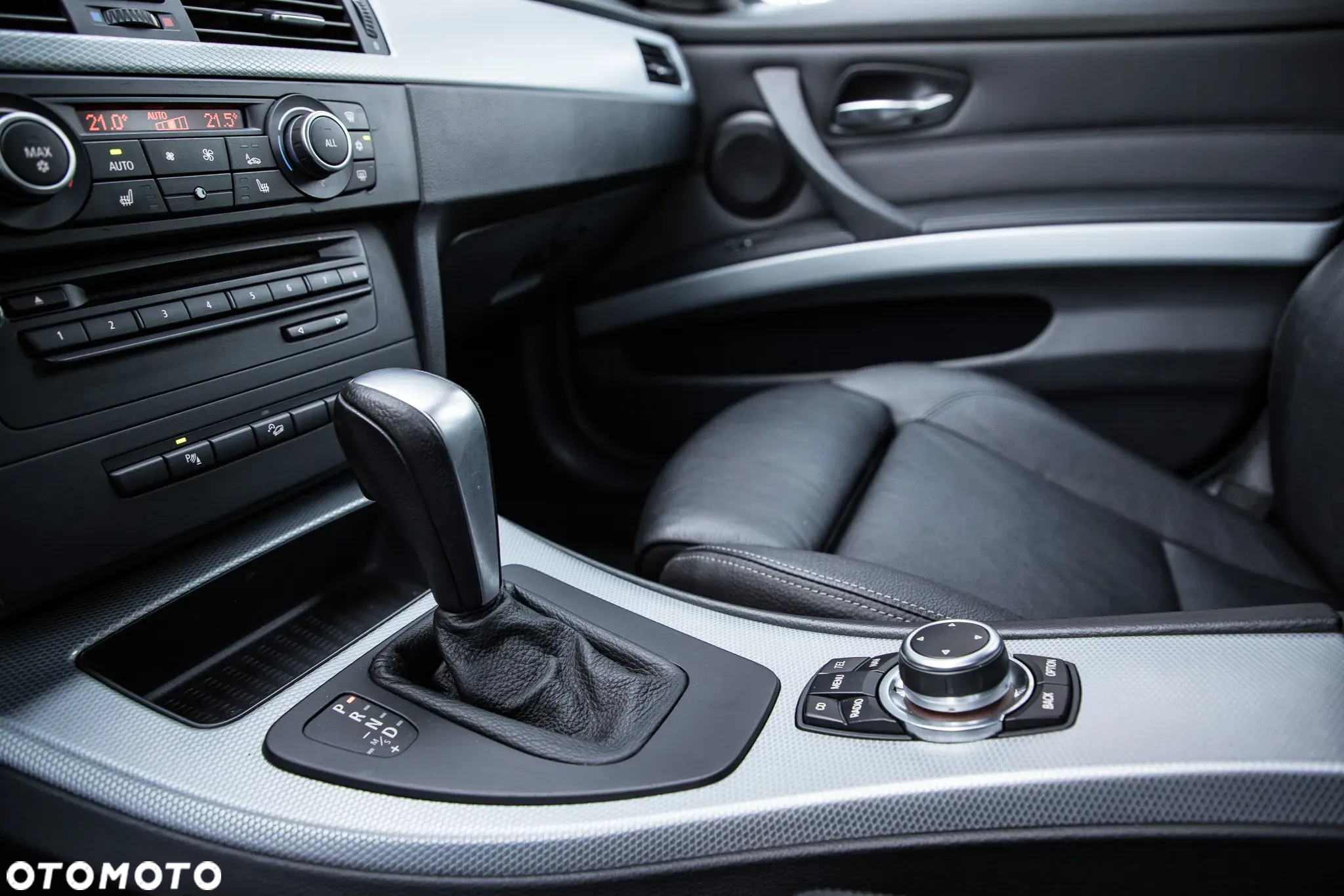 BMW Seria 3 330d xDrive DPF Touring Edition Sport - 27