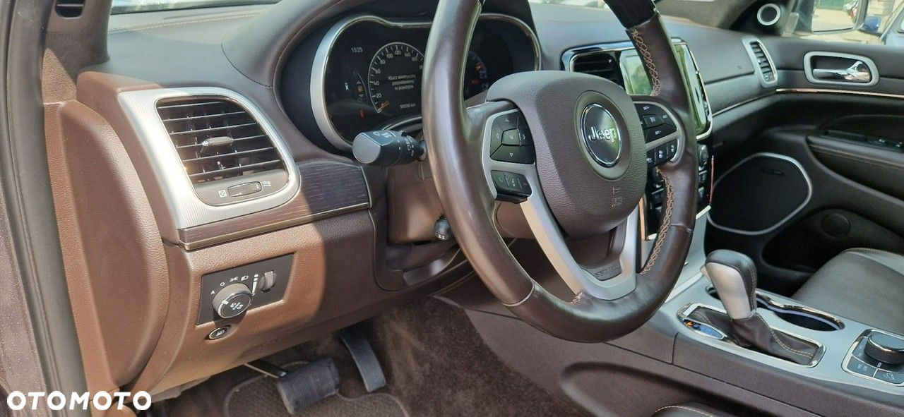 Jeep Grand Cherokee - 32