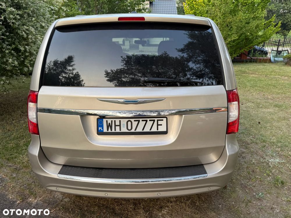 Chrysler Town & Country 3.6 Limited - 10