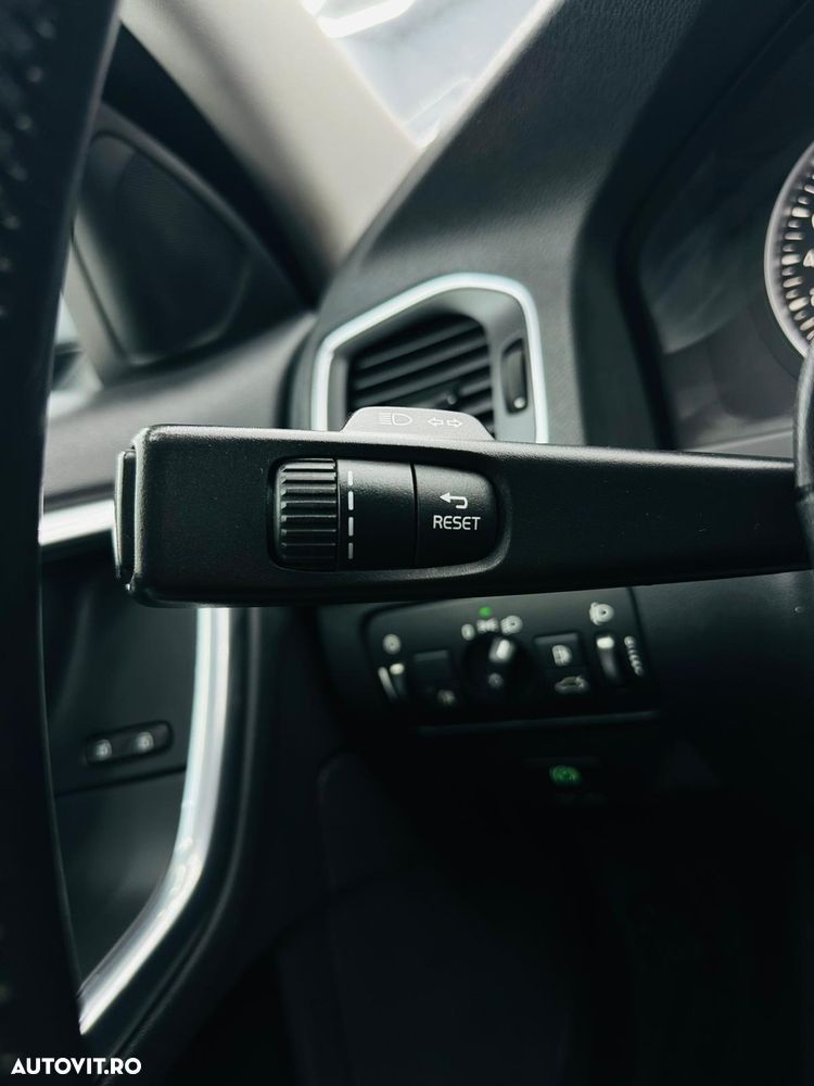 Volvo V60 D2 Momentum - 29