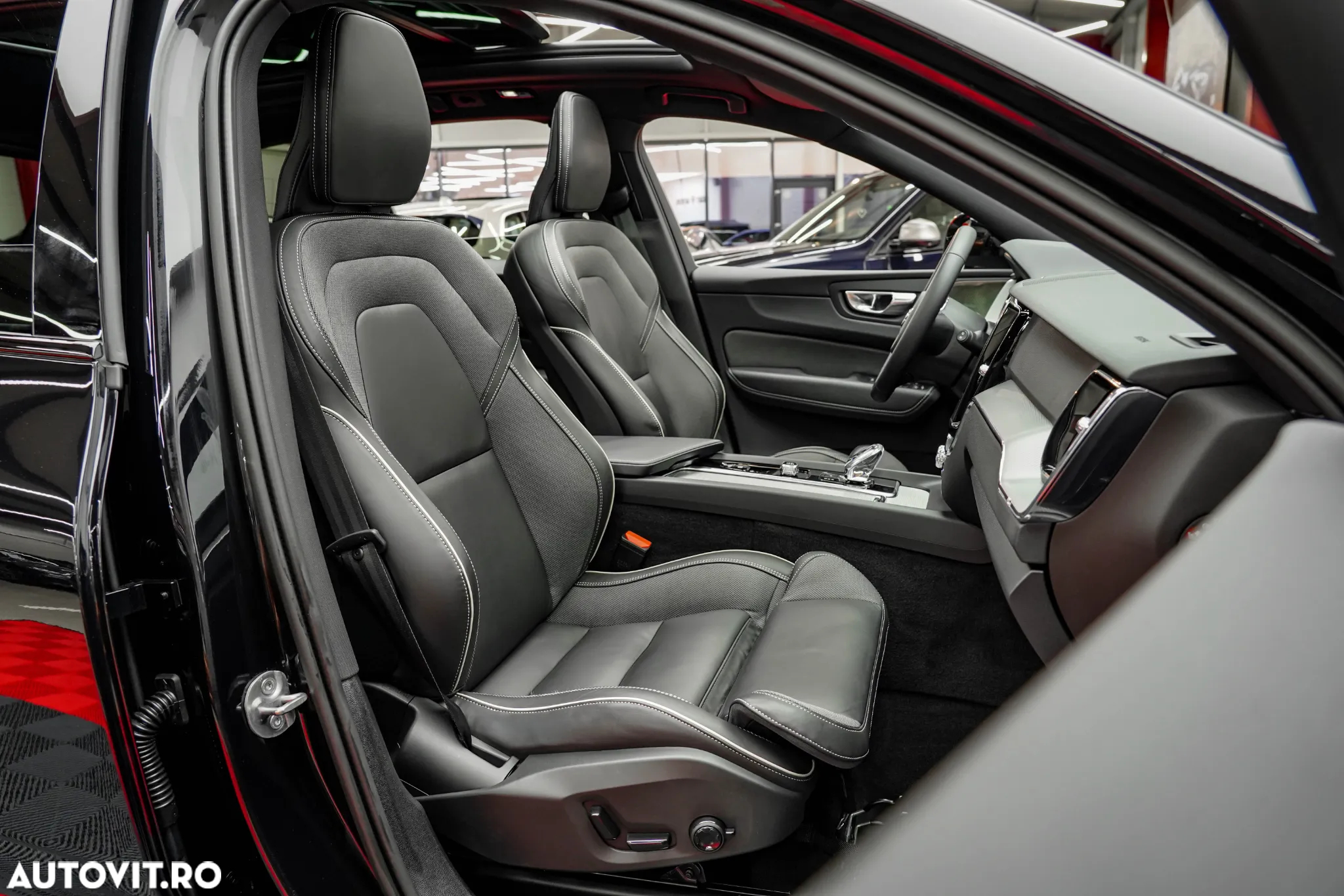 Volvo XC 60 B4 D Plus Dark - 8