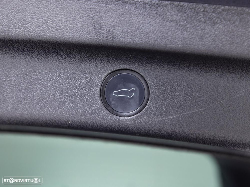 Tesla Model Y Long Range Dual Motor AWD - 16