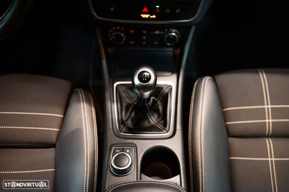 Mercedes-Benz GLA 180 CDI Urban - 12