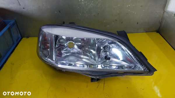 Reflektor przedni prawy Opel Astra G