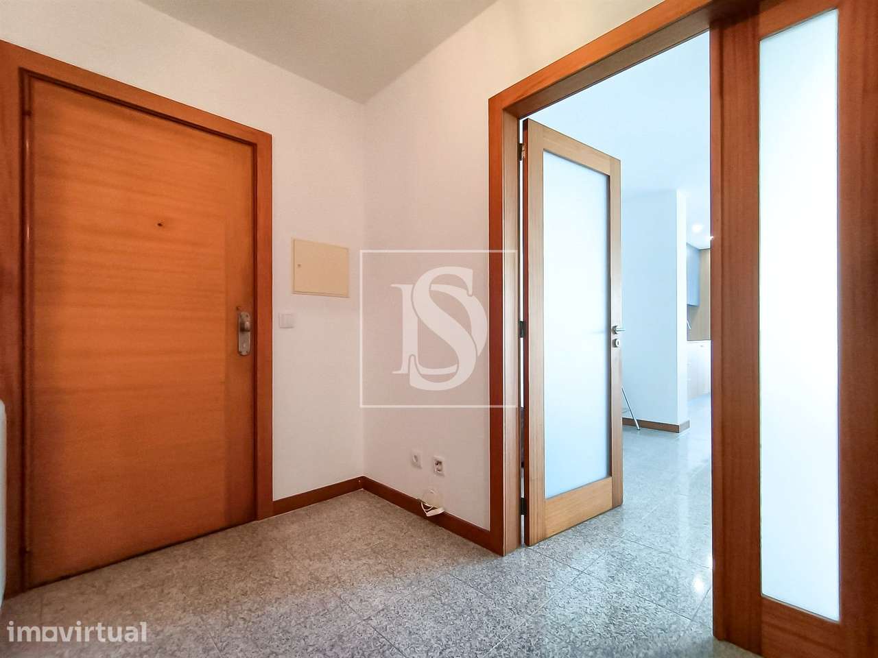 Apartamento T2 na Amorosa - 5 min. da praia, com garagem e varandas - Grande imagem: 5/18