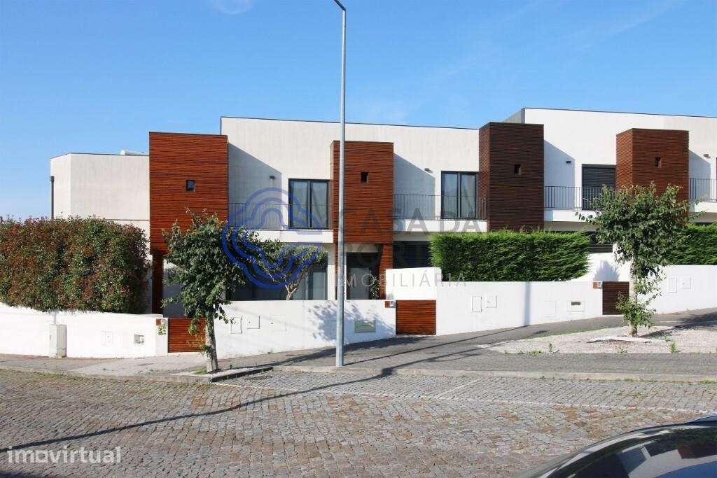 Moradia T4, 3 frentes, painel solar, suite, jardim/terraço, box 40m2, - Grande imagem: 4/48