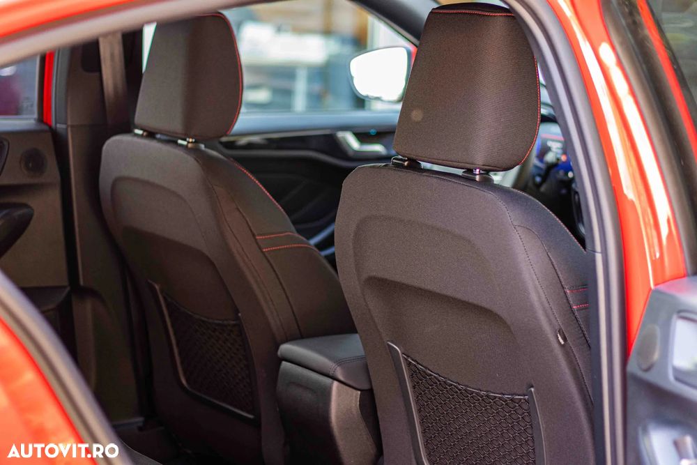 Ford Focus 1.0 EcoBoost 6MT MHEV ST-Line X - 13