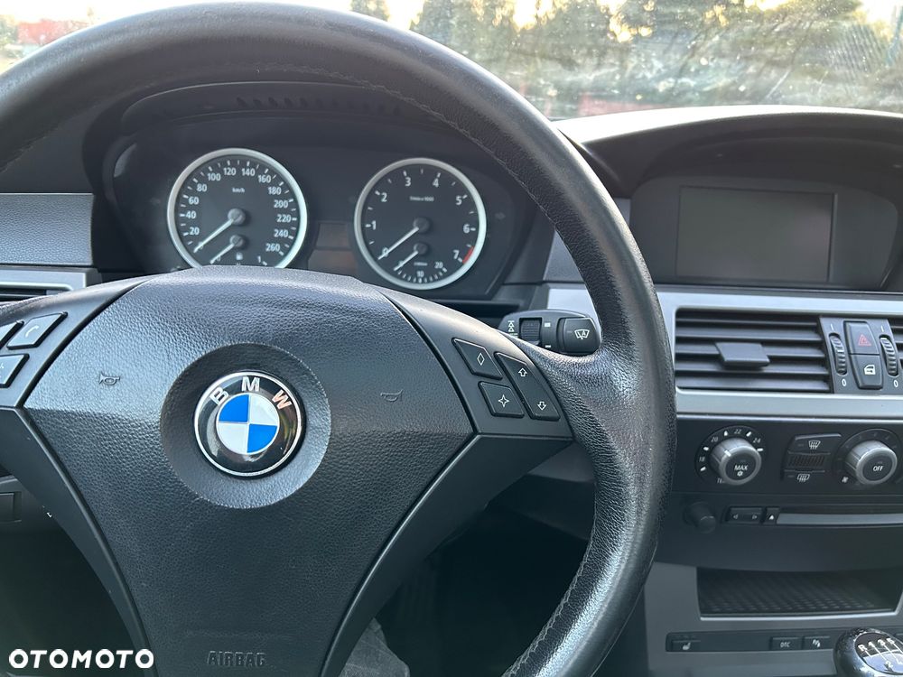 BMW Seria 5 520i - 8