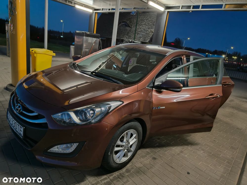 Hyundai i30 blue Kombi 1.6 CRDi Classic - 16