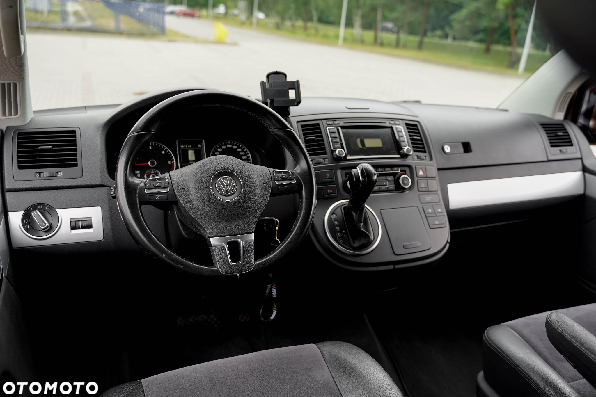 Volkswagen Multivan - 24