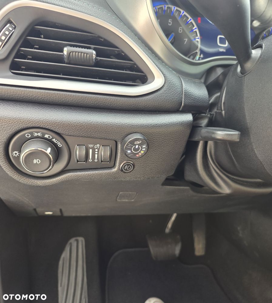 Chrysler Pacifica - 13