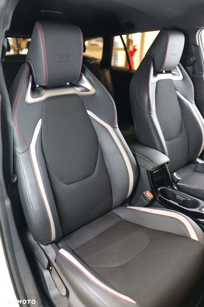 Toyota Corolla 2.0 Hybrid GR Sport Dynamic - 18