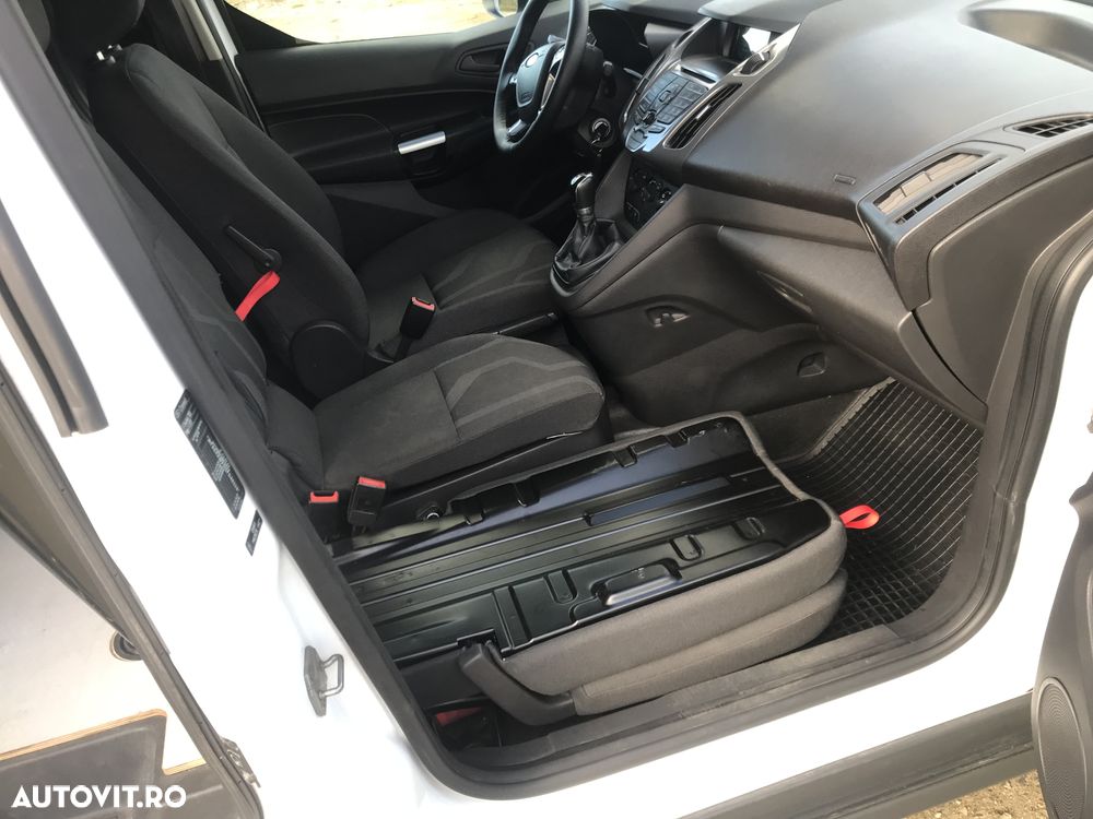 Ford Transit Connect - 13