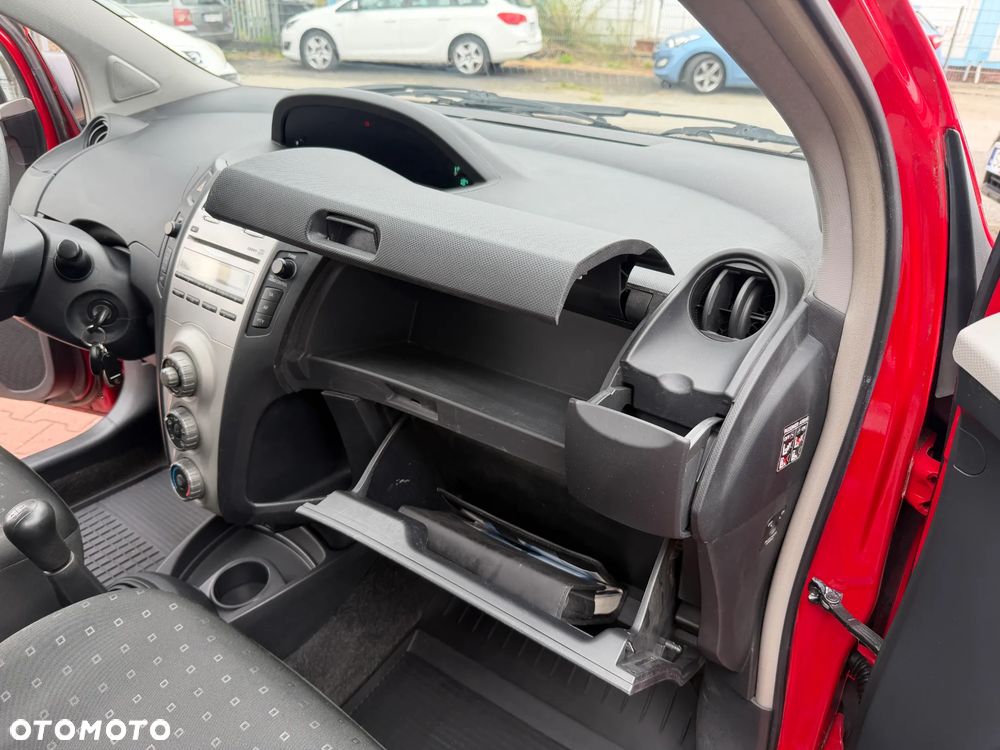 Toyota Yaris 1.0 VVT-i Sol - 26