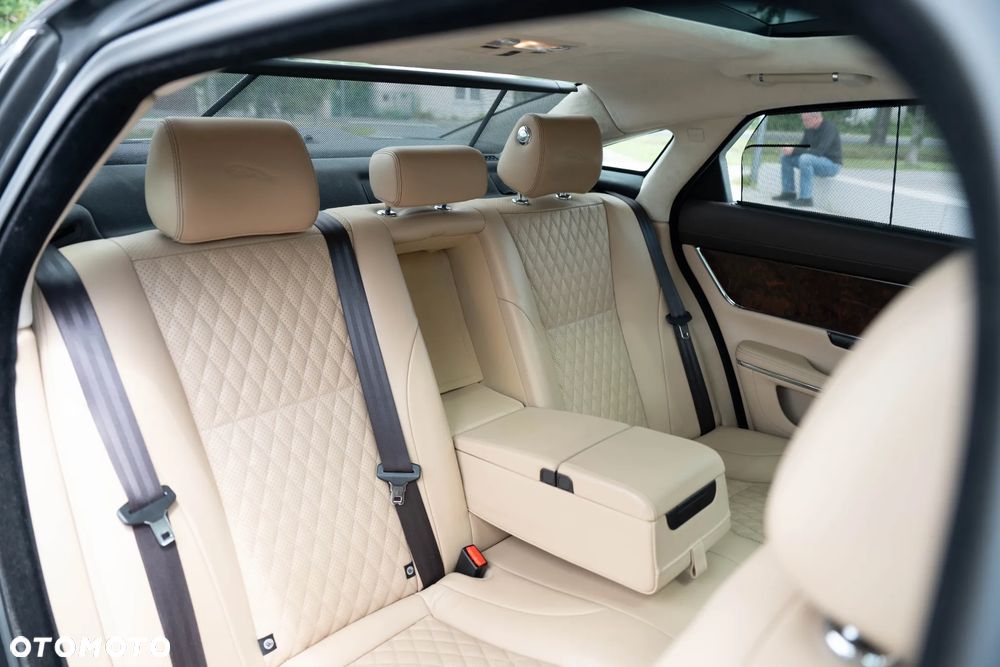 Jaguar XJ 3.0 T LWB AWD Portfolio - 22