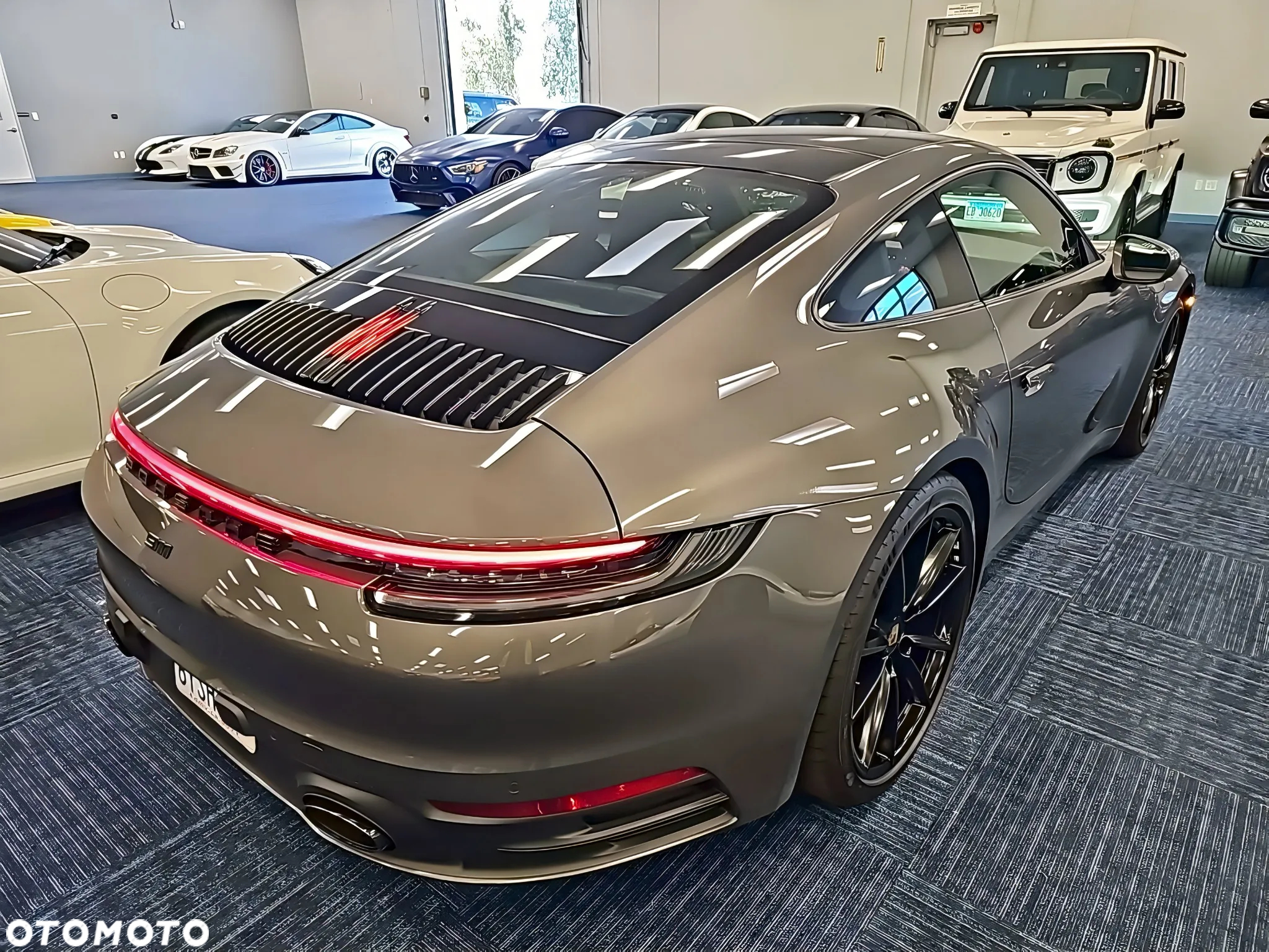 Porsche 911 Carrera - 4