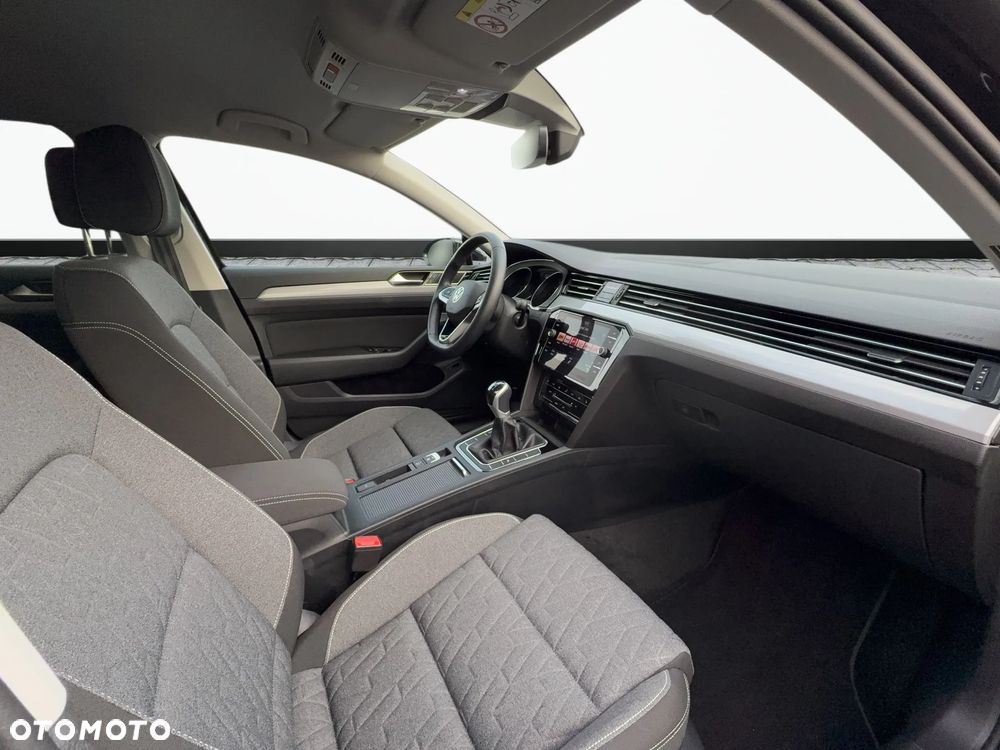 Volkswagen Passat - 10