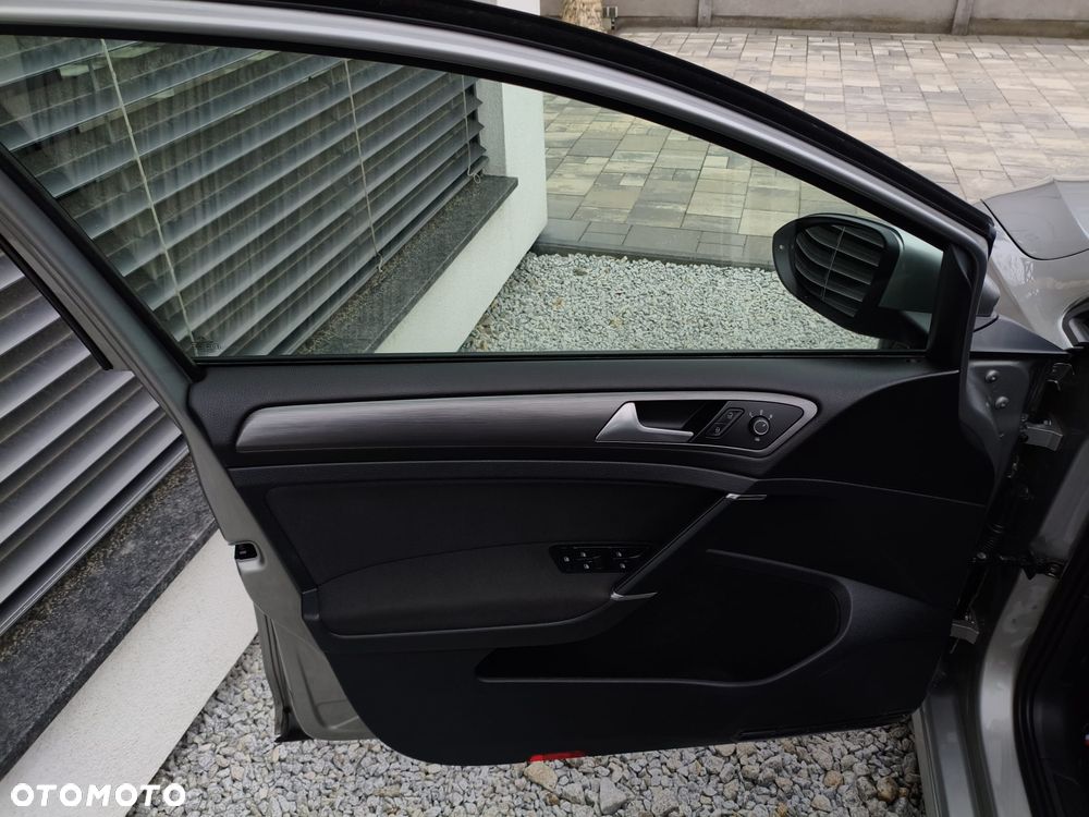 Volkswagen Golf - 10