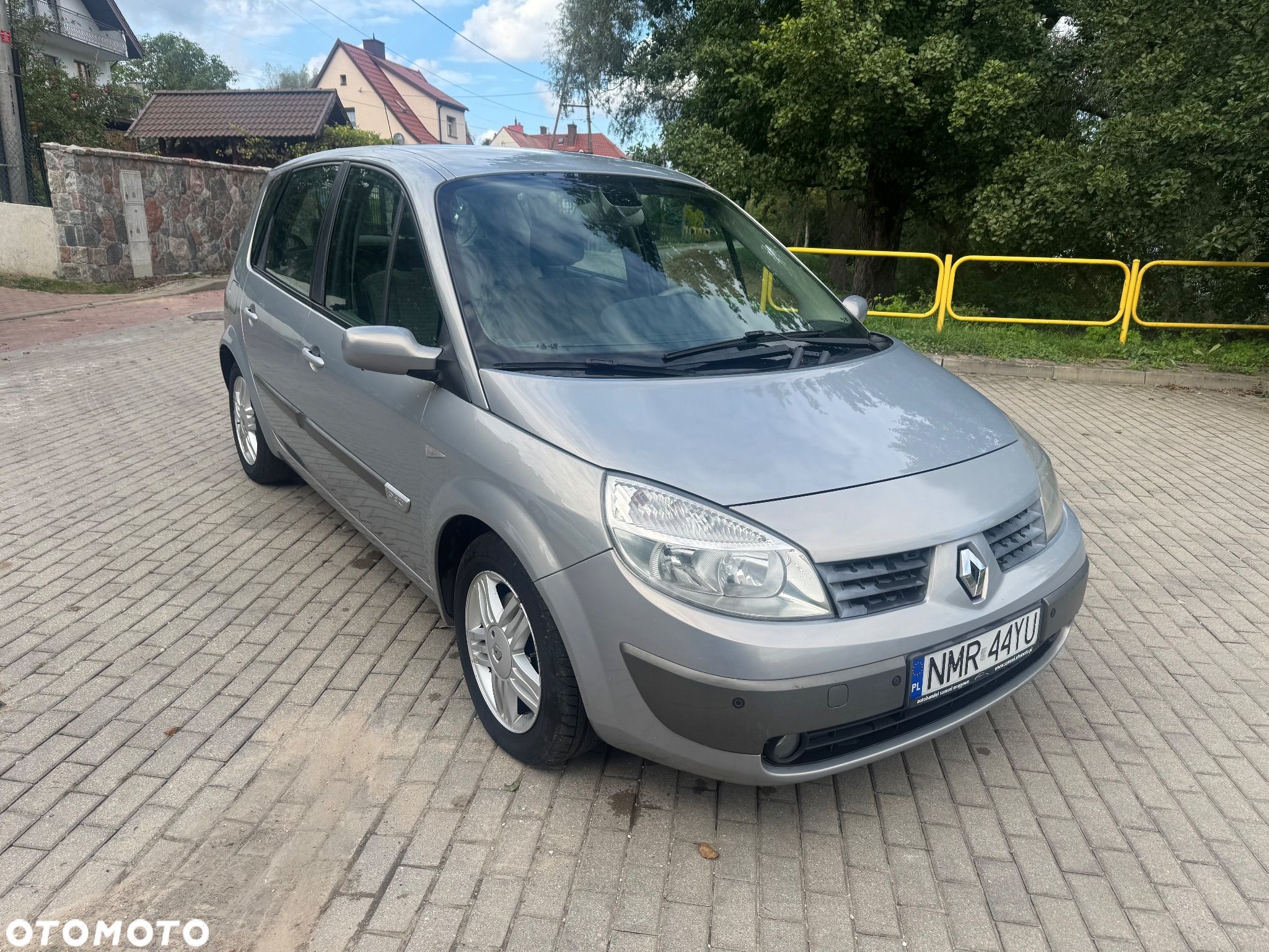 Renault Scenic 1.9 dCi Emotion - 1