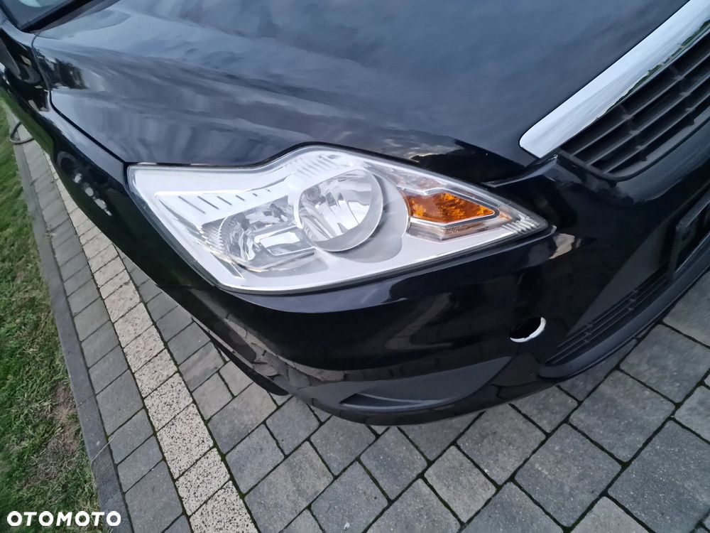 Reflektor  prawy  przód  ford  Focus  mk2  lift - 1