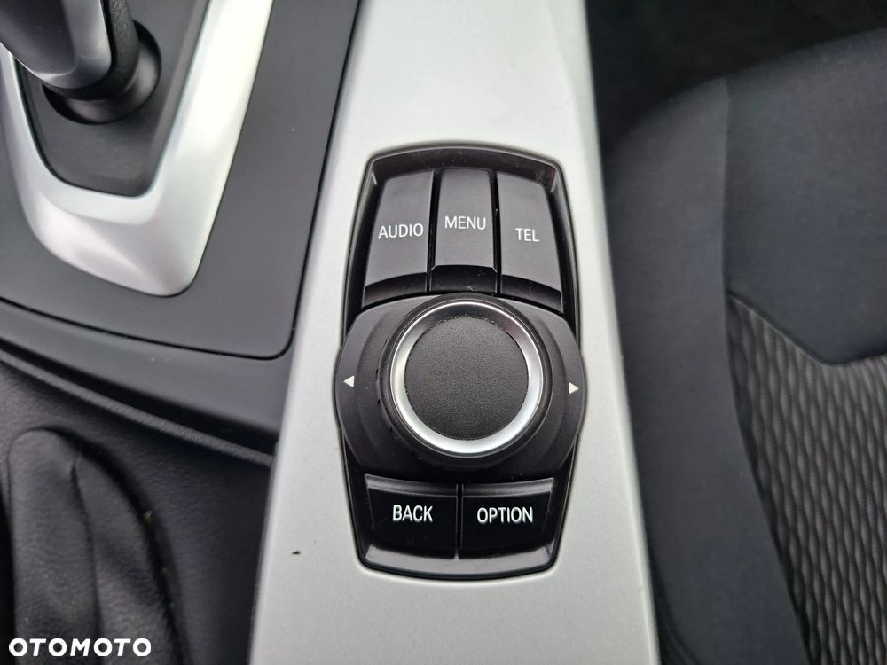 BMW Seria 3 320i - 17