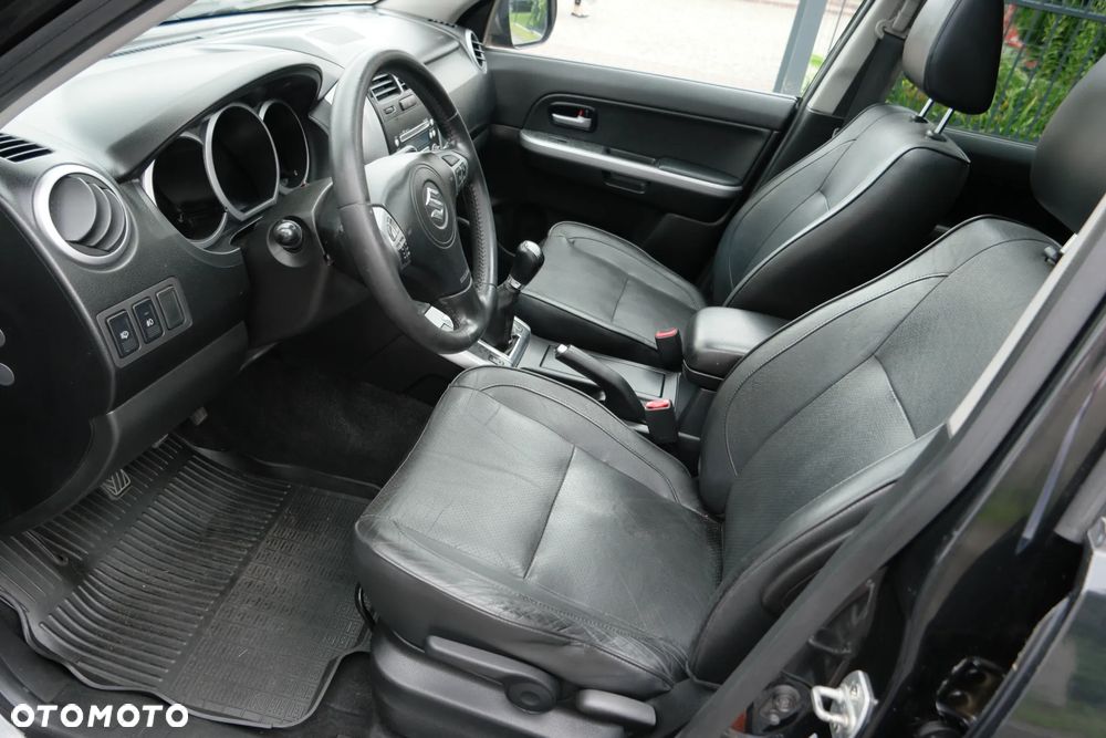 Suzuki Grand Vitara 2.4 De Luxe - 18
