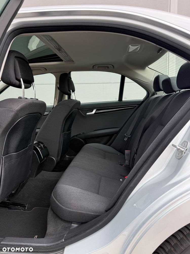 Mercedes-Benz Klasa C 180 CGI Automatik BlueEFFICIENCY Elegance - 20