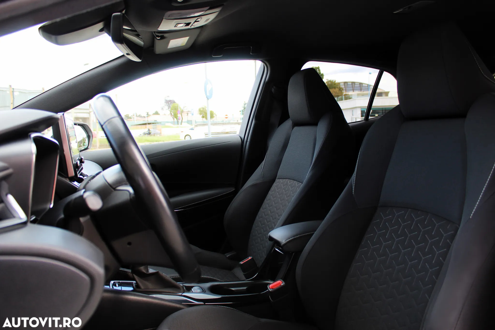 Toyota Corolla 1.8 HSD Exclusive interior Negru - 8