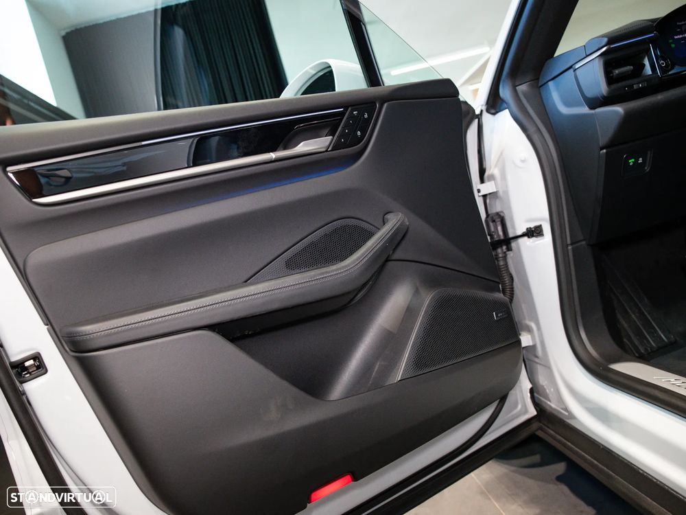 Porsche Macan Electric 4 - 29