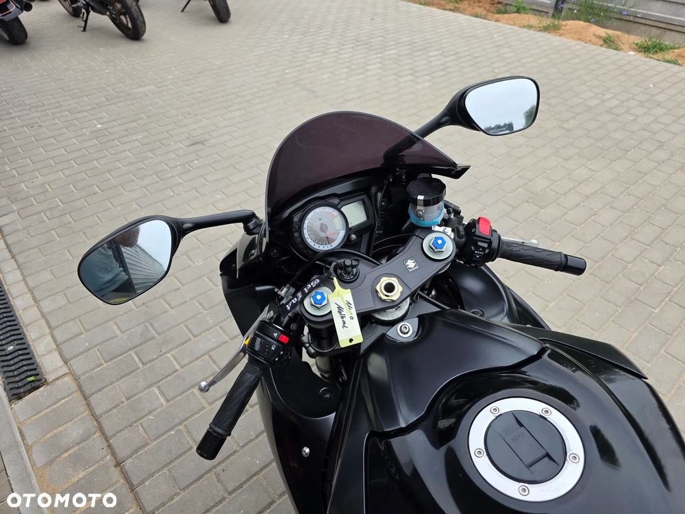 Suzuki GSX-R - 24