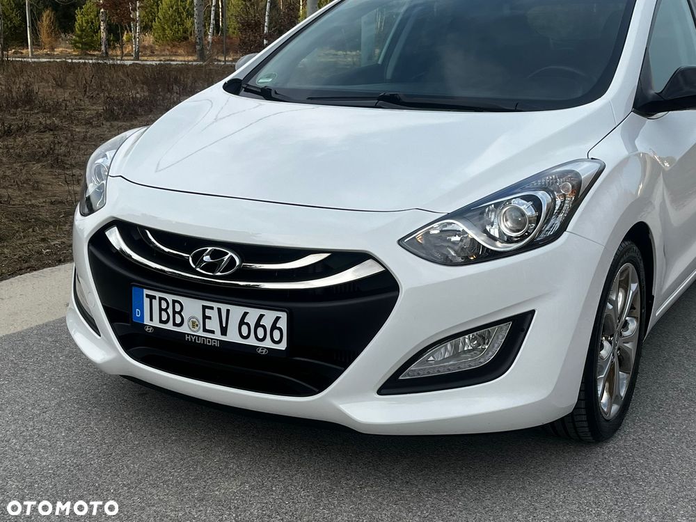 Hyundai i30 1.6 CRDi Fifa World Cup Edition - 12