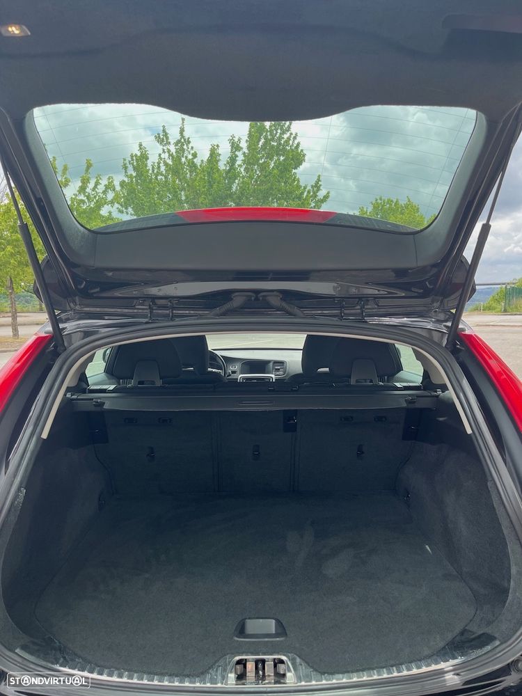 Volvo V60 2.0 D2 Momentum Geartronic - 4