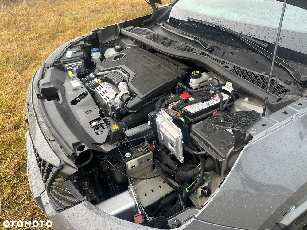 Peugeot 2008 Hybrid 136 e-DSC GT - 23
