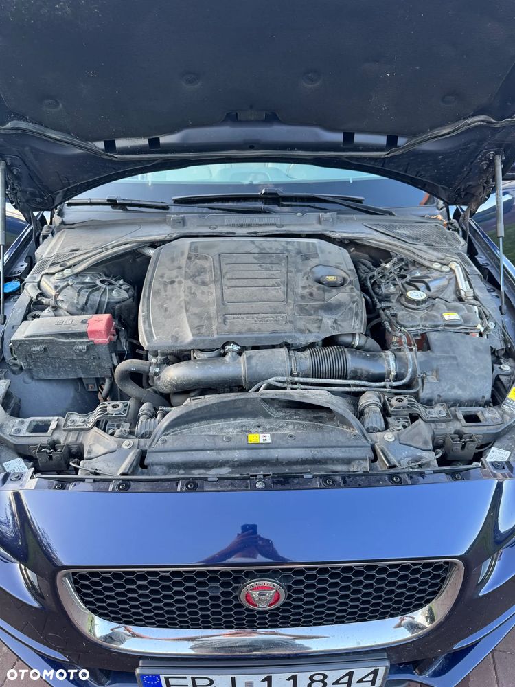 Jaguar XE 2.0 T Prestige - 13