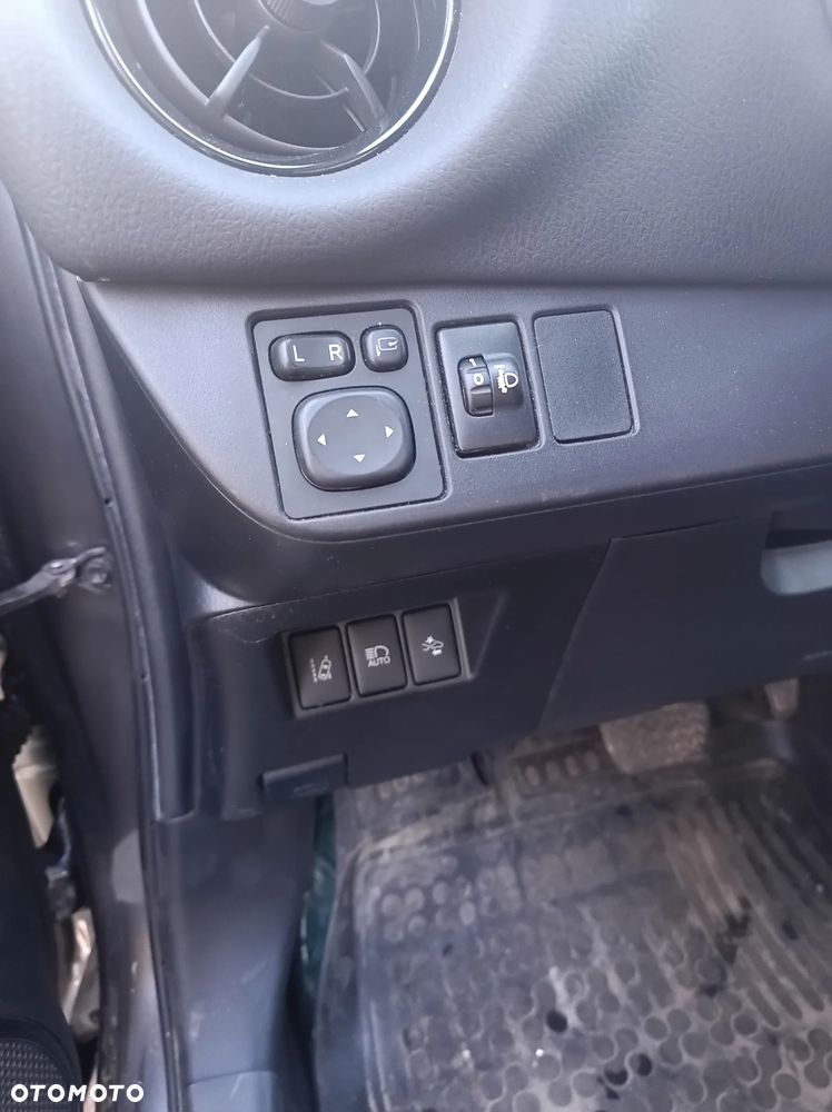 Toyota Yaris Hybrid 100 Active - 8