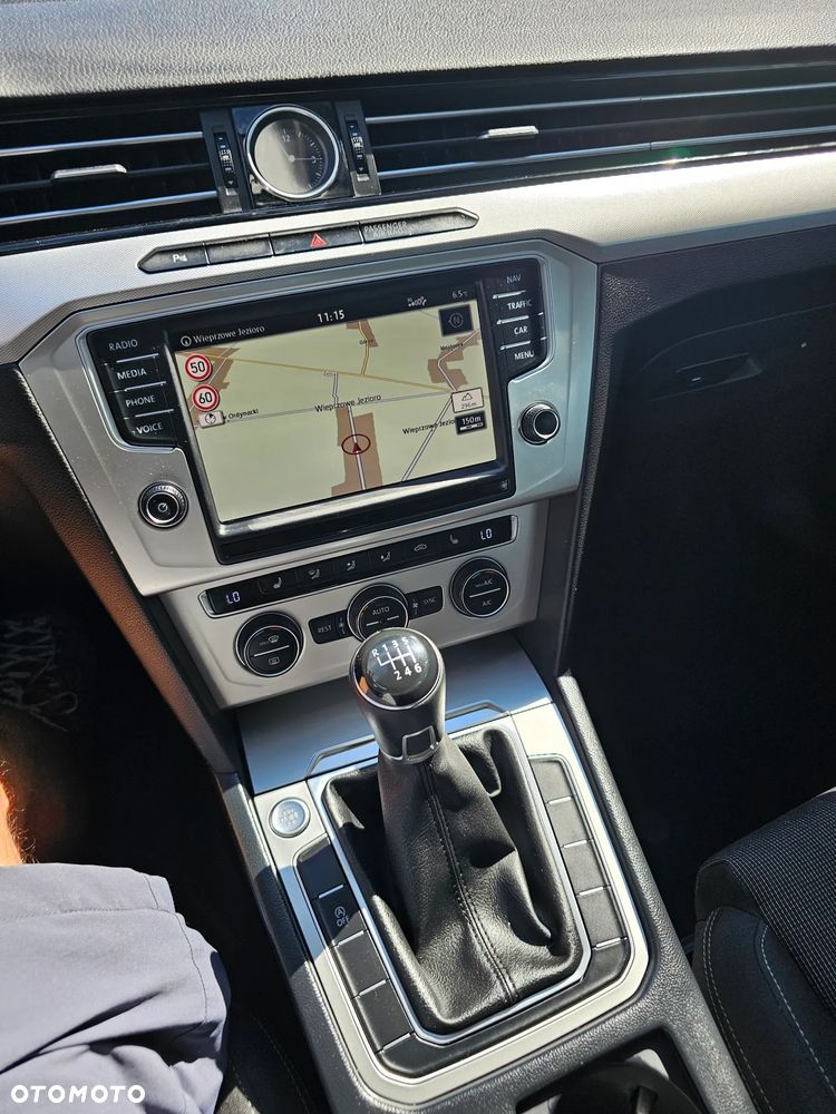 Volkswagen Passat 2.0 TDI (BlueMotion Technology) Trendline - 18