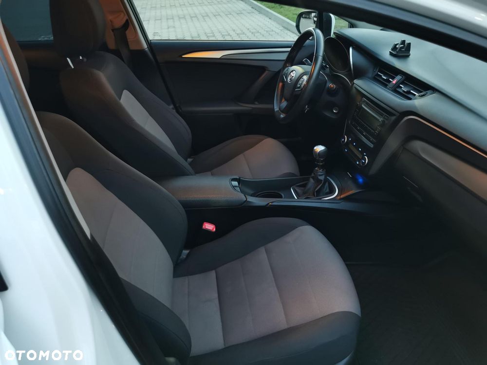 Toyota Avensis 1.8 Active - 6