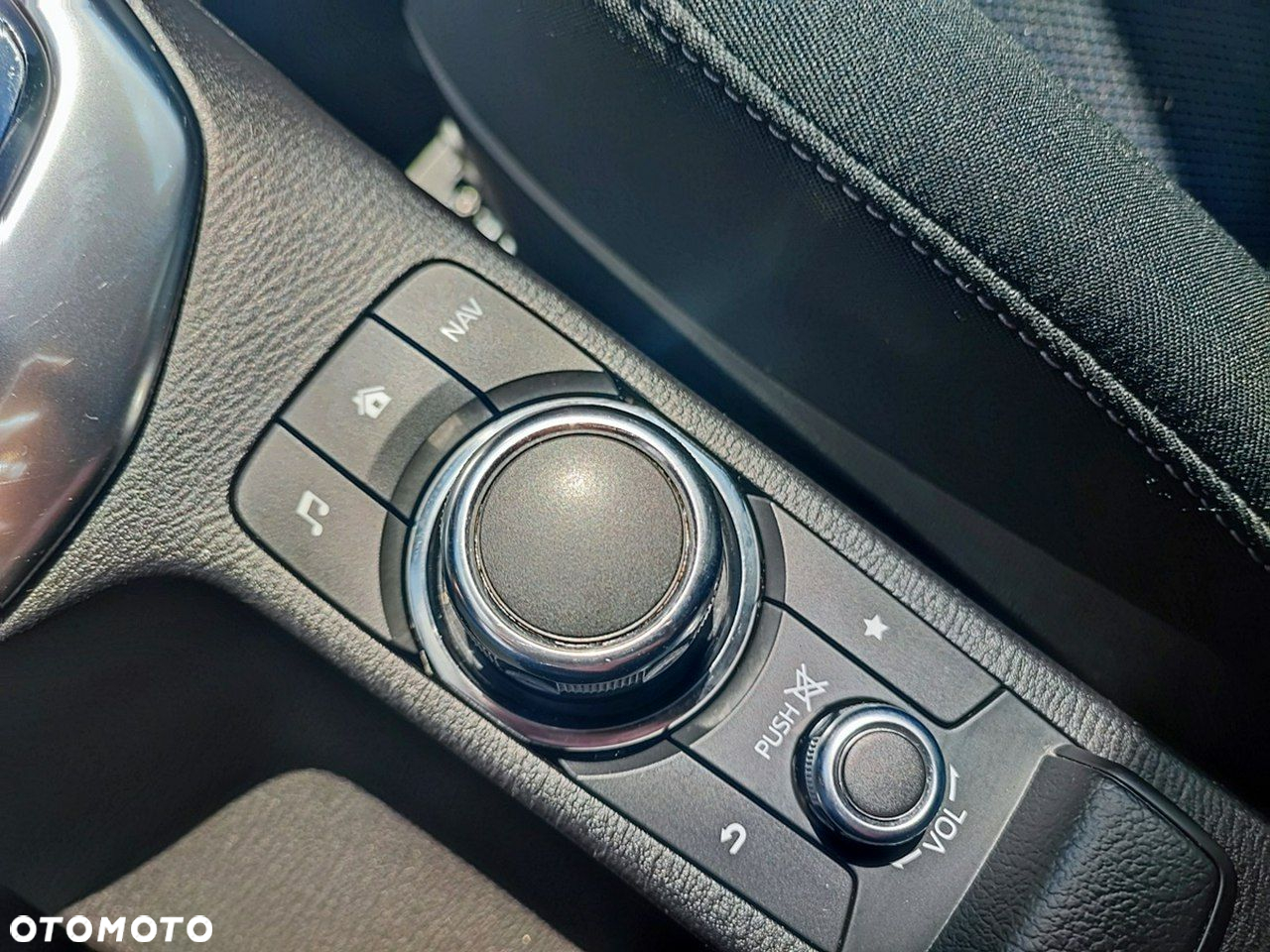 Mazda 2 SKYACTIV-G 90 Exclusive-Line - 11