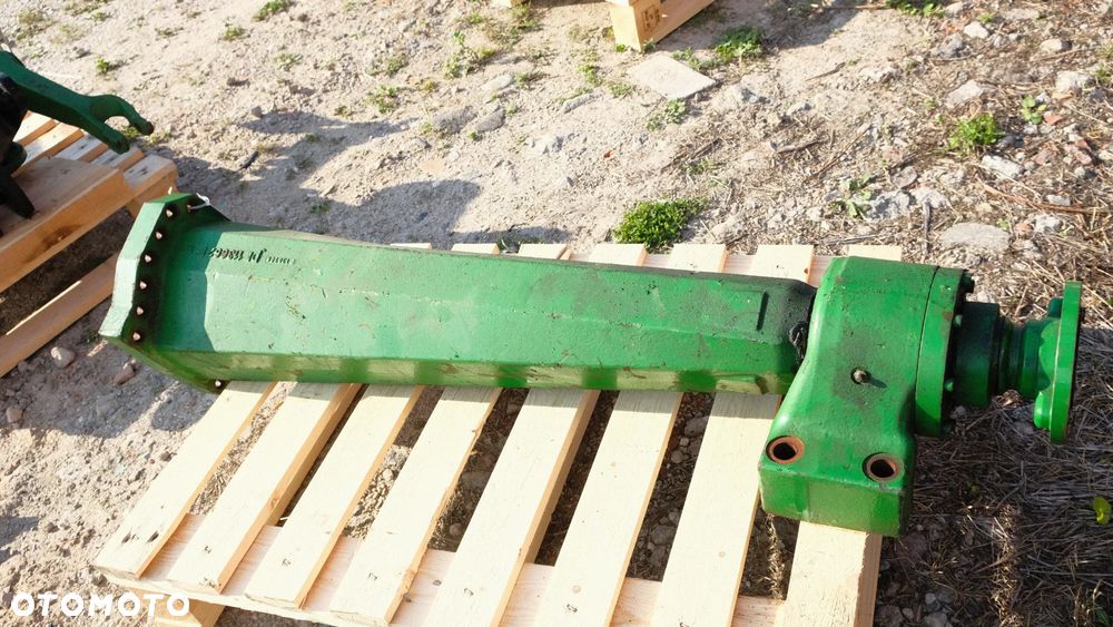 Wal napedowy podpora przystawka John Deere obudowa  L155156 modele 6120,6220,6230,6330,6510,6310, 6195R,6215R,1210R - 5