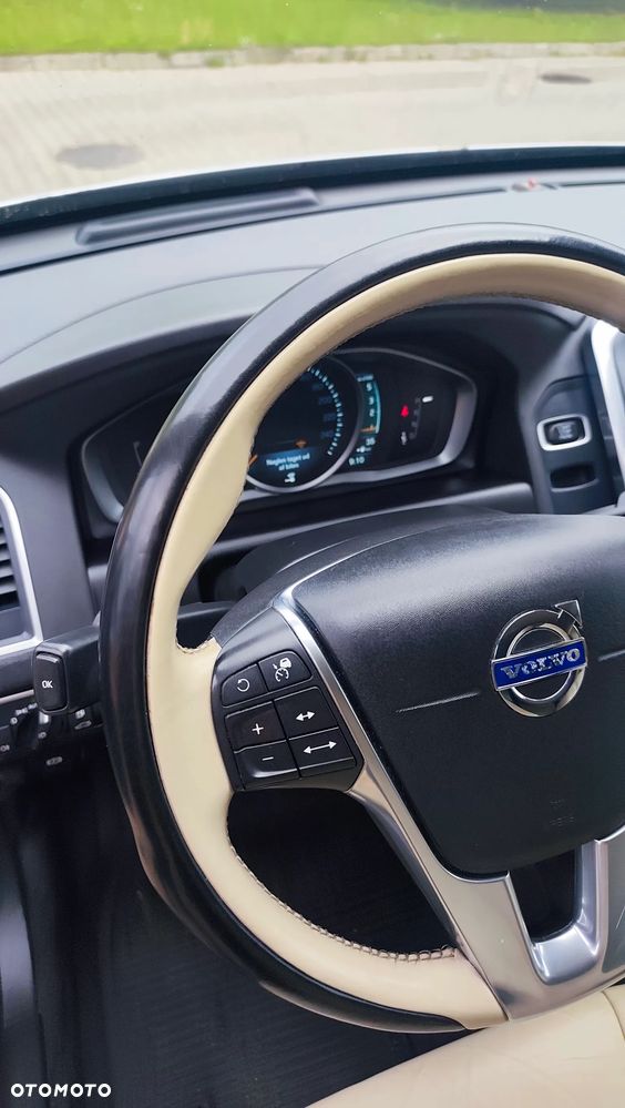 Volvo XC 60 D5 AWD Momentum - 9