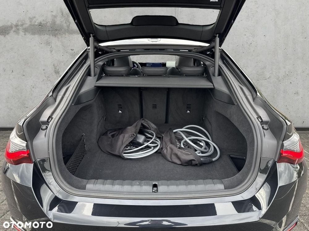 BMW i4 - 18
