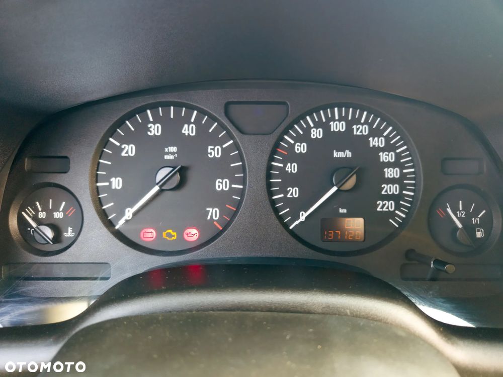 Opel Astra 1.4 Essentia - 11
