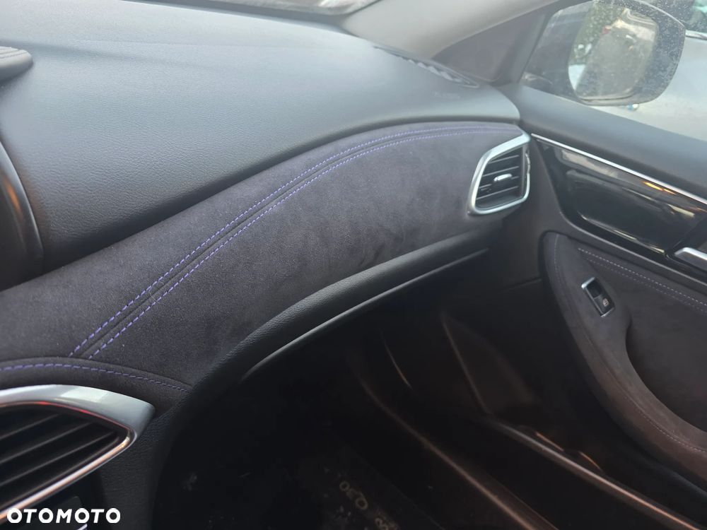 Infiniti Q30 2.2d DCT AWD City Black Edition - 12