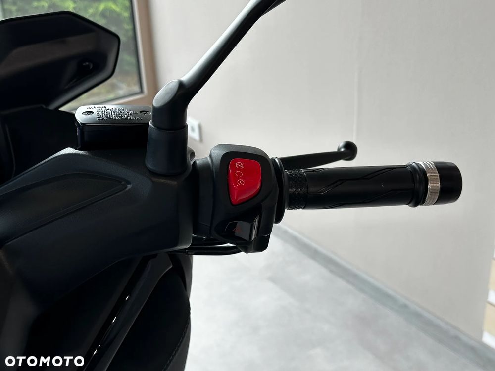 Yamaha X-max - 11