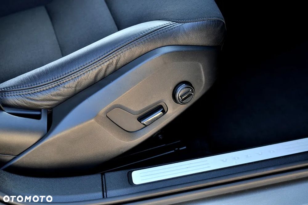 Volvo V60 D4 Momentum Pro - 18