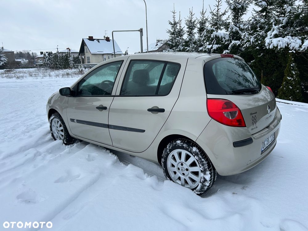 Renault Clio - 10