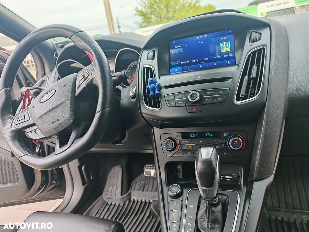 Ford Focus Powershift ST - 9