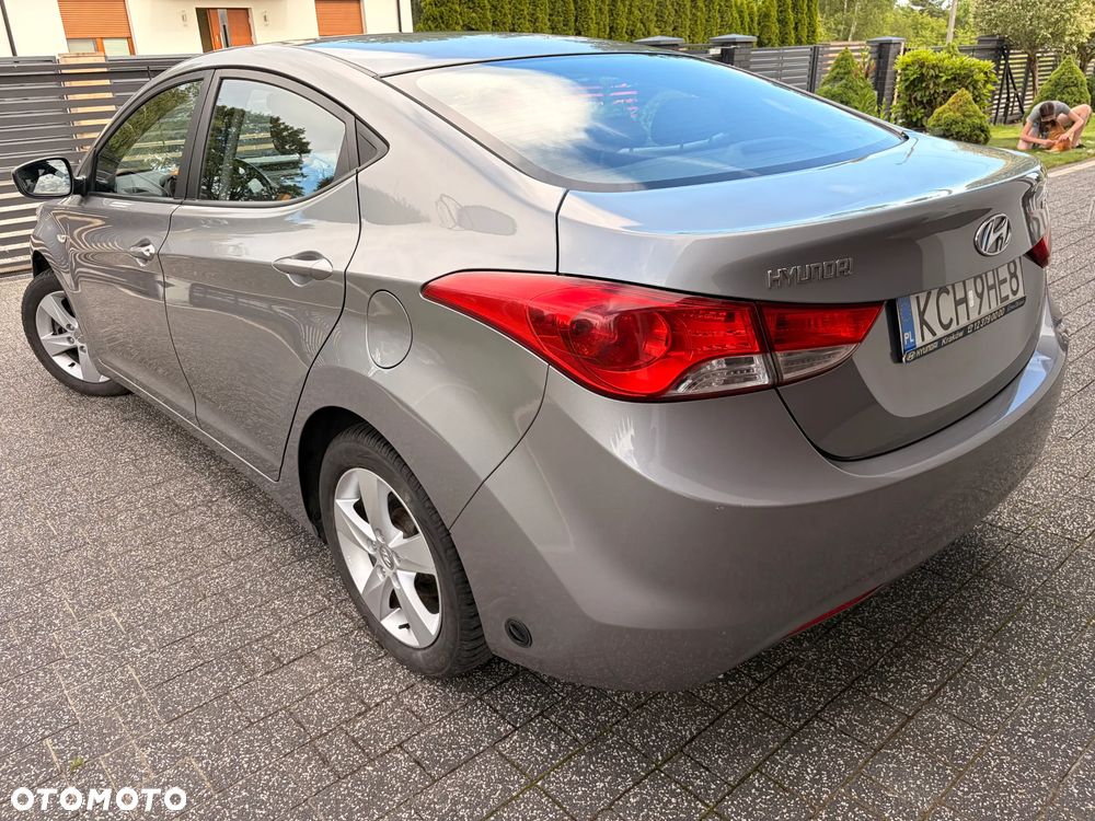 Hyundai Elantra 1.6 Style - 11