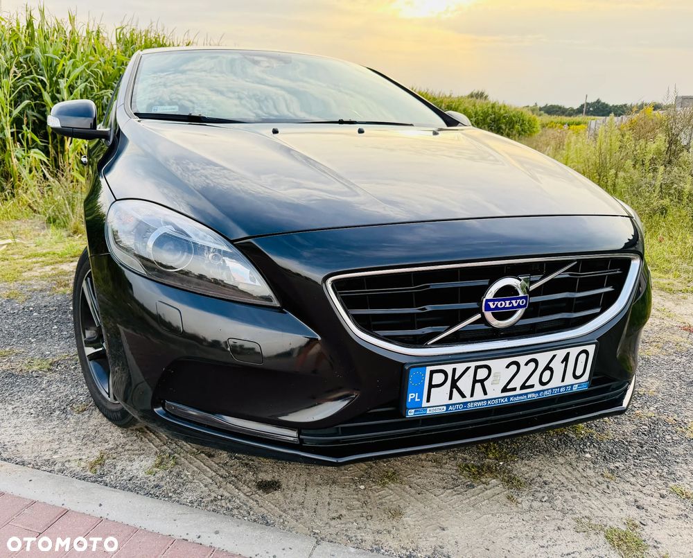 Volvo V40 T2 Momentum - 1